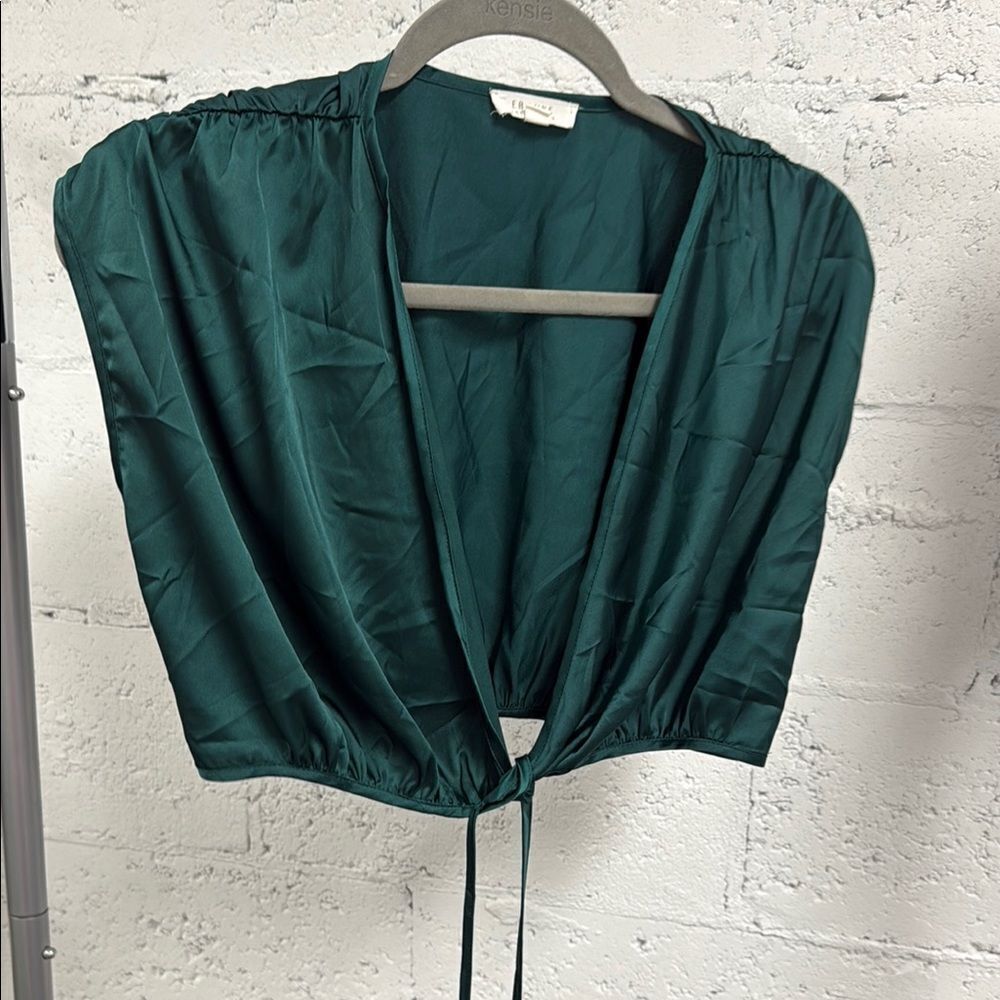 EB Luxe Green Crop Tie Front Blouse Silky Short Sleeve Top - LIKE NEW